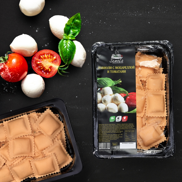 Равиоли с моцареллой и томатами